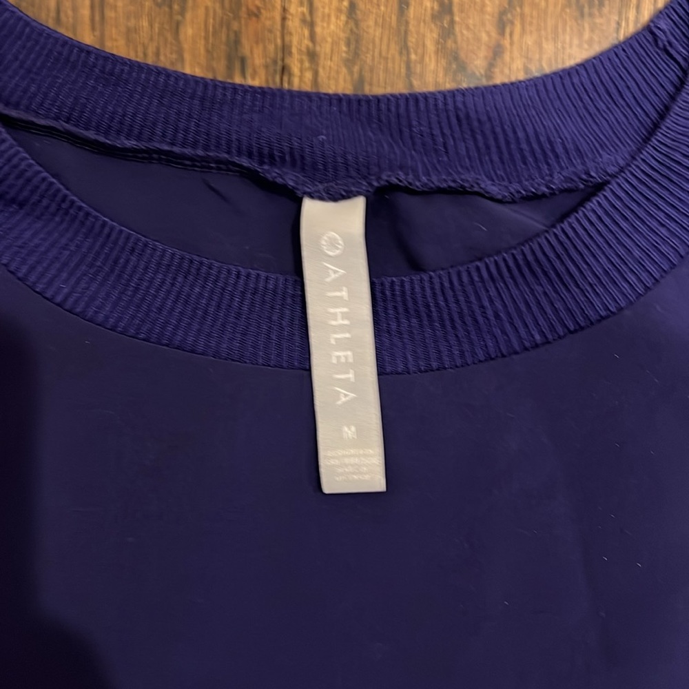 Athelta - Momentum Women's Cropped Top - Picture 2 of 3